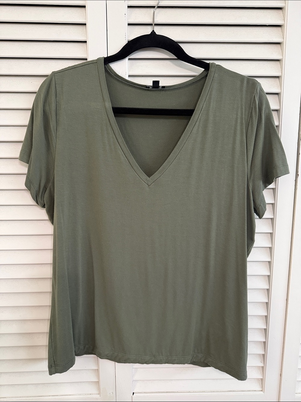 Express Olive Green V-Neck Short Sleeve Tee